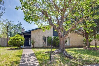 Building Photo - 1506 Hindsdale Dr