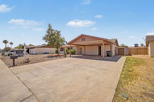 Building Photo - 12446 N 36th Dr