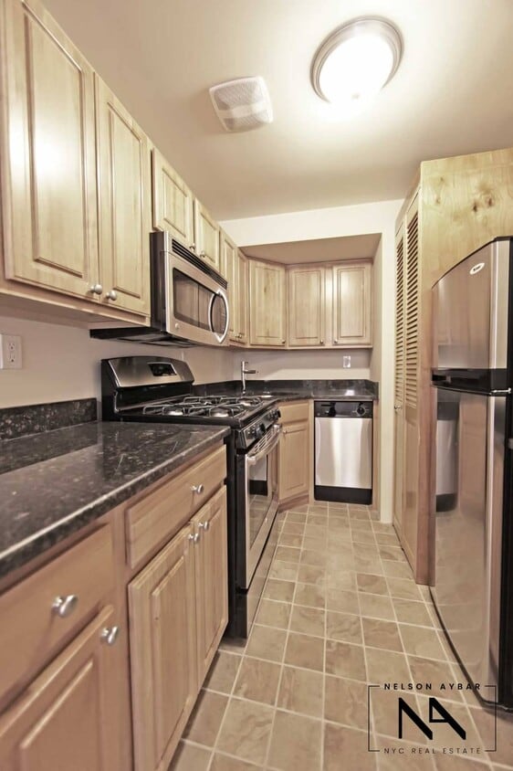 Building Photo - 845 President St