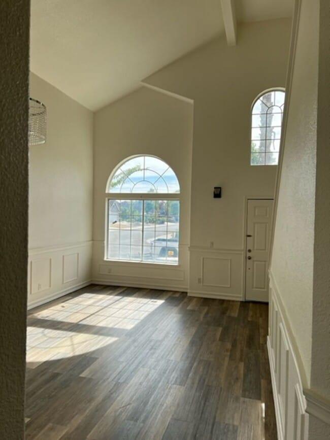 Foto del edificio - Spacious house in Elk Grove!