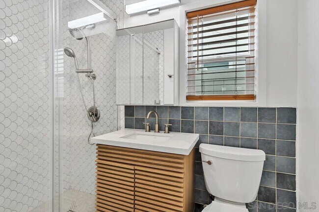 Foto del edificio - 809-811 Dover Ct