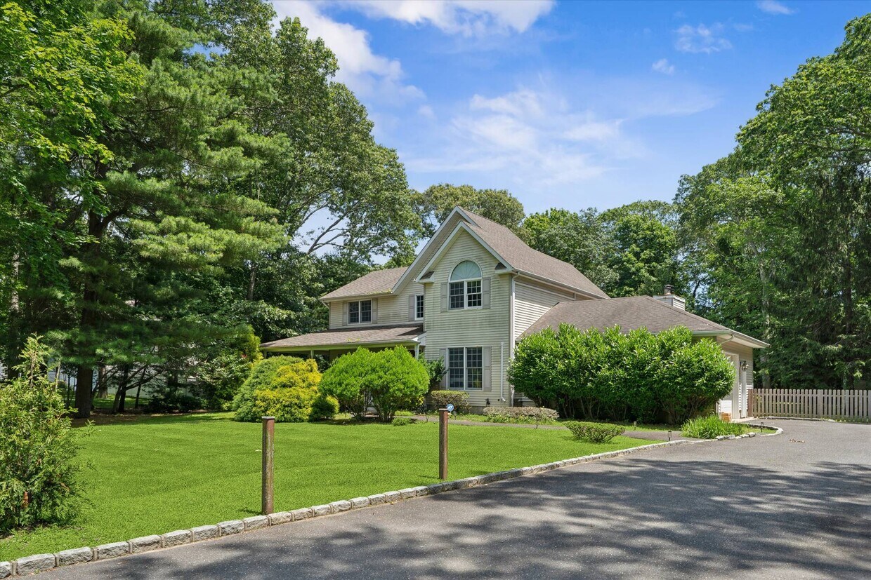 Primary Photo - 63 Roseland Ln