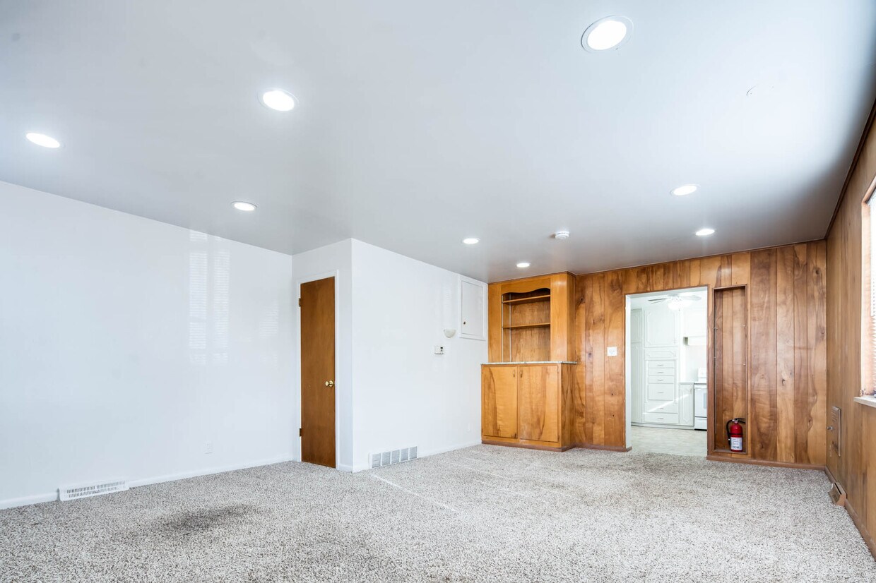 Foto principal - 2445 S York St