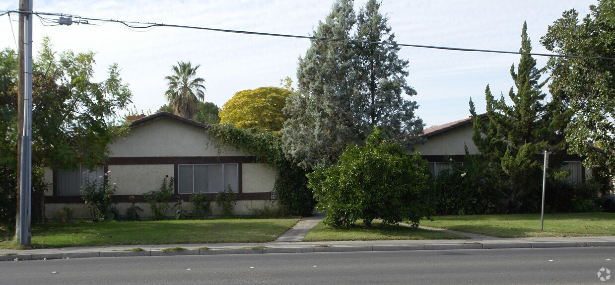Primary Photo - 2301-2309 N Winton Way