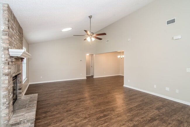 Foto del edificio - 8437 Hamden Rd