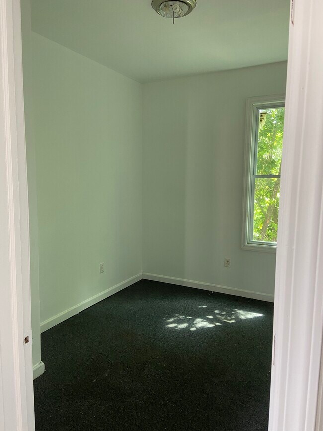 Bed 2 - 192 N 4th St