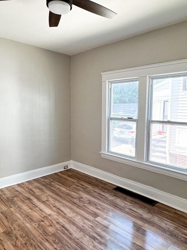 Foto del edificio - 2778 E 120th St