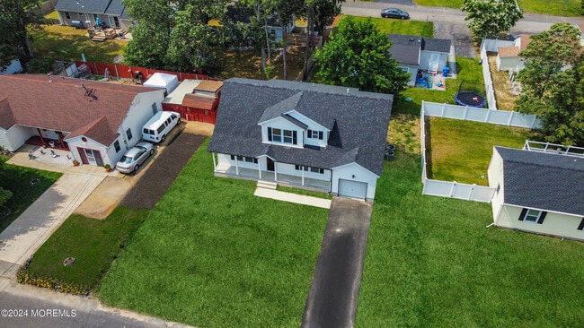 Building Photo - 1109 3rd Ave