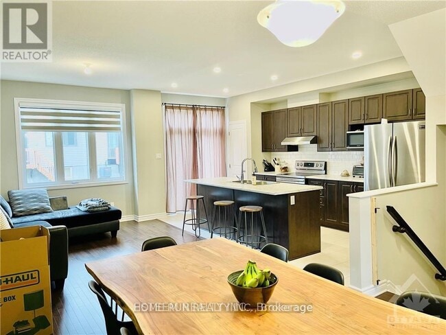 Building Photo - 864 Clarity Ave