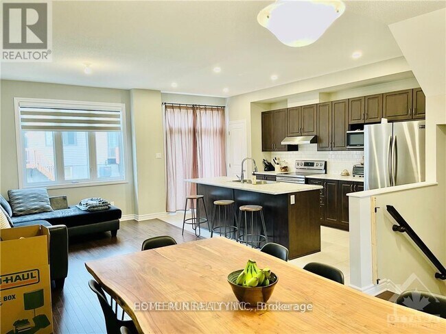 Photo du bâtiment - 864 Clarity Ave