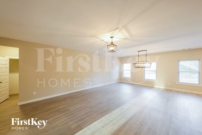 Foto del edificio - 192 Lakewood Ln
