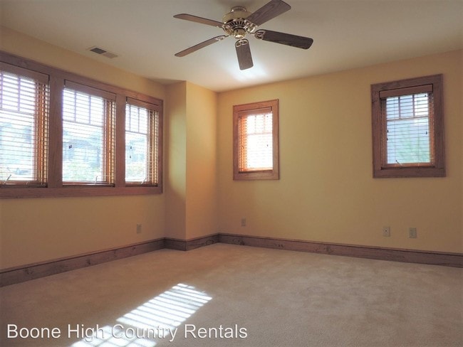 Building Photo - 180 Indian Paintbrush Dr