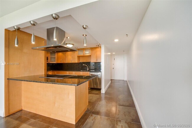 Foto del edificio - 720 Coral Way