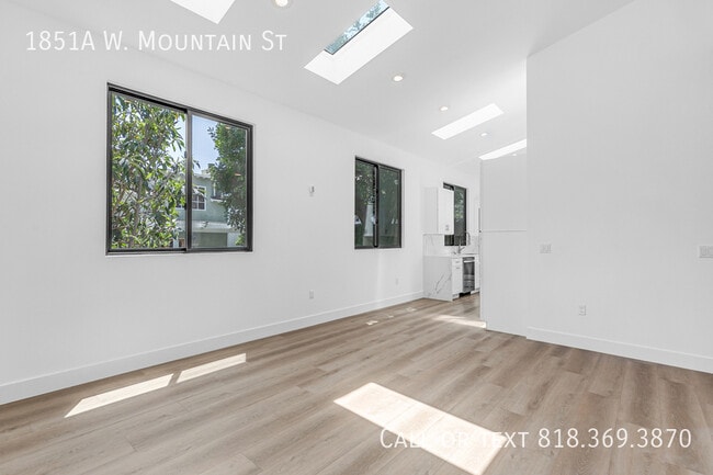 Building Photo - 1851 W Mountain St