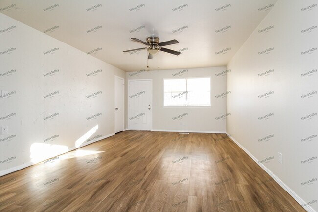 Foto del edificio - 301 Fay Ave