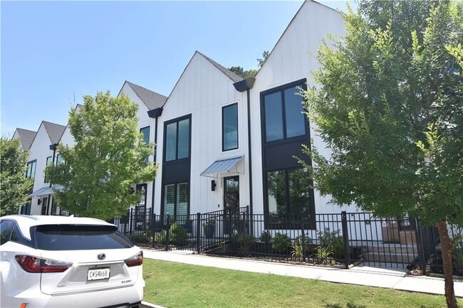 Building Photo - 137 Pearl St