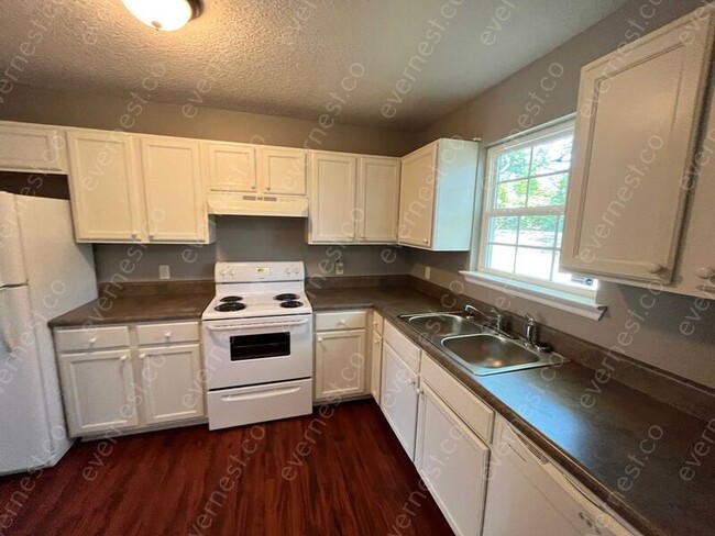 Building Photo - 1707 Carson Ave