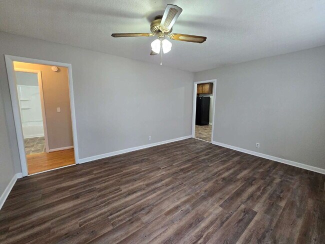 Foto del edificio - 310 Barkwood Dr