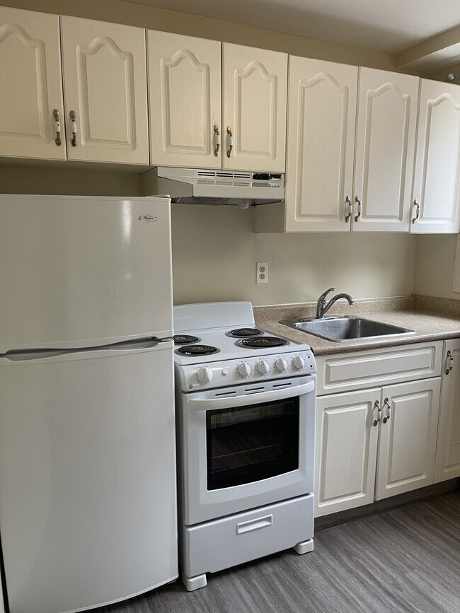 Photo du bâtiment - 3104-3104 Victoria Ave