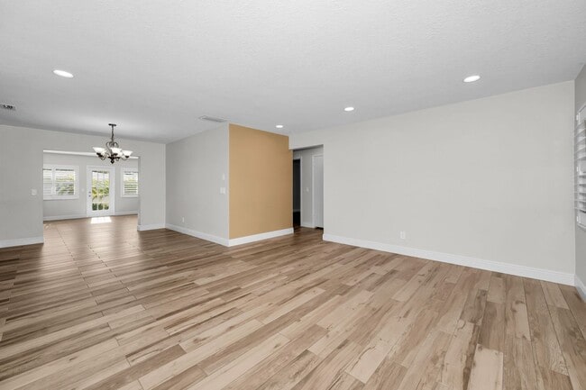 Building Photo - Beautiful Clearwater home