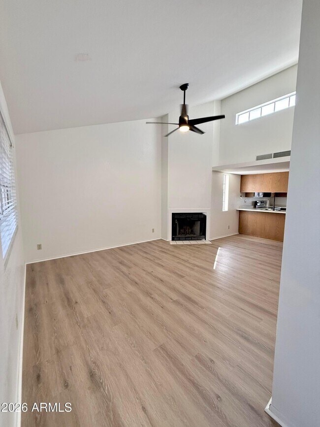 Building Photo - 2020 W Union Hills Dr