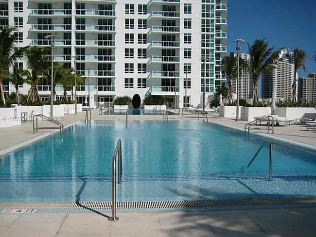 Building Photo - 951 Brickell Ave