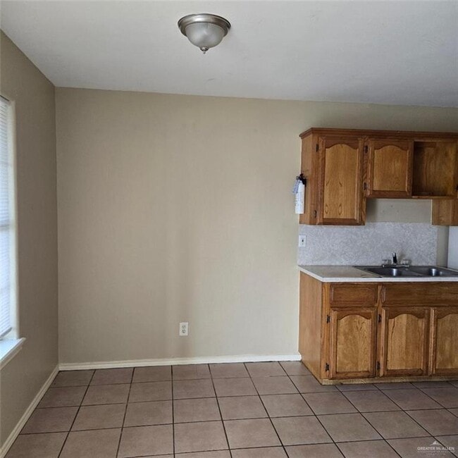 Building Photo - 9 Alamo S Rd