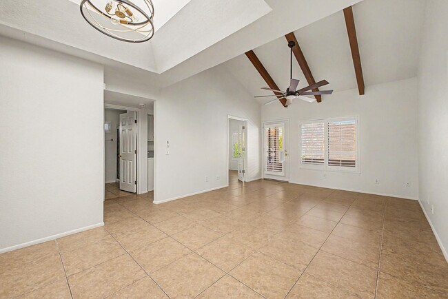 Foto del edificio - 11666 N 28th Dr