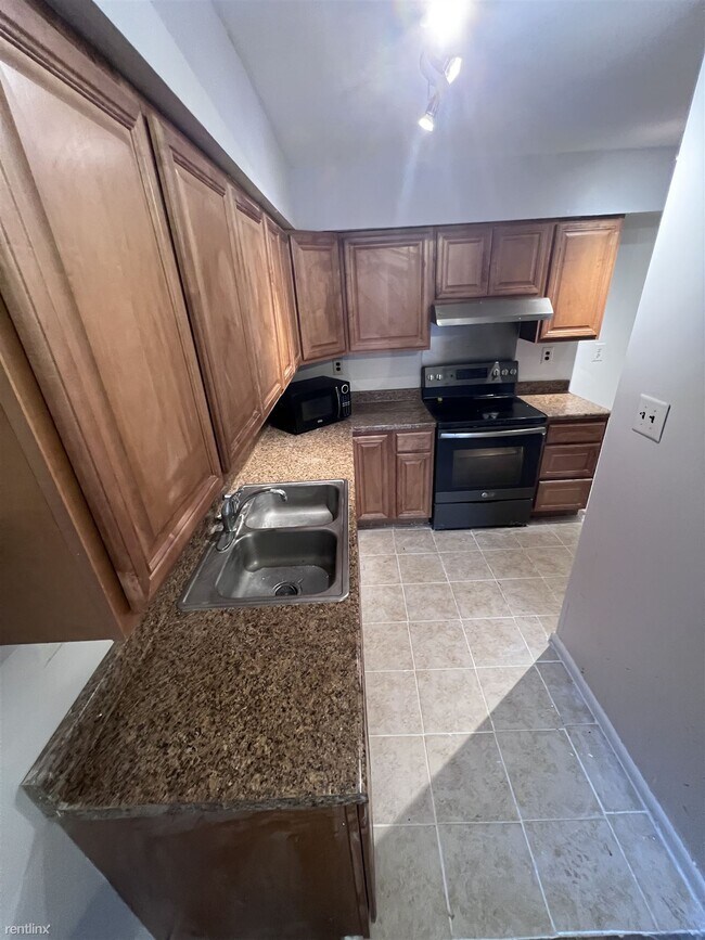 Foto del edificio - 3 br, 1 bath Townhome - 51 Presidential Drive