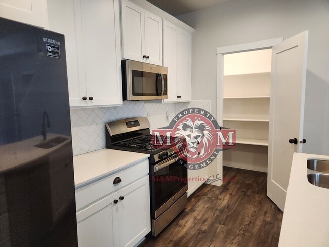 Foto del edificio - Great 3 Bd 2 Ba Townhome 2 Car Garage