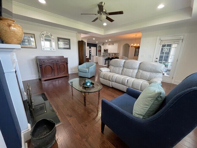 Building Photo - Unfurnished 3 Bedroom 3 Bathroom House with Home Office In Calabash