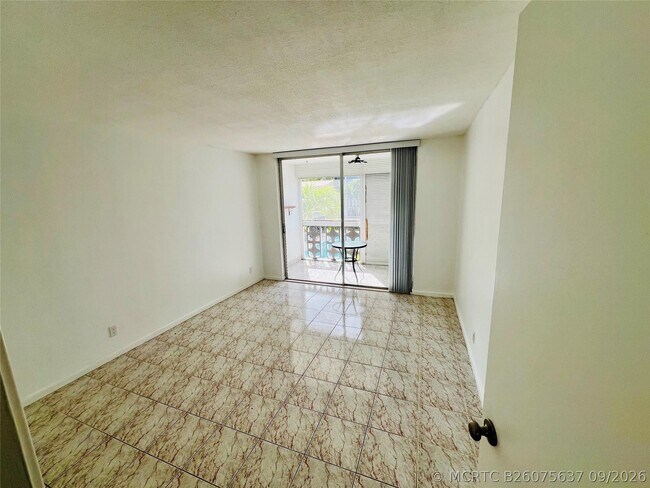 Foto del edificio - 211 NE 8th Ave