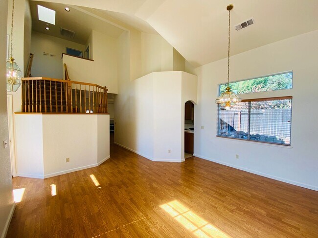 Building Photo - Laguna Home with a Pool Located on Quiet C...
