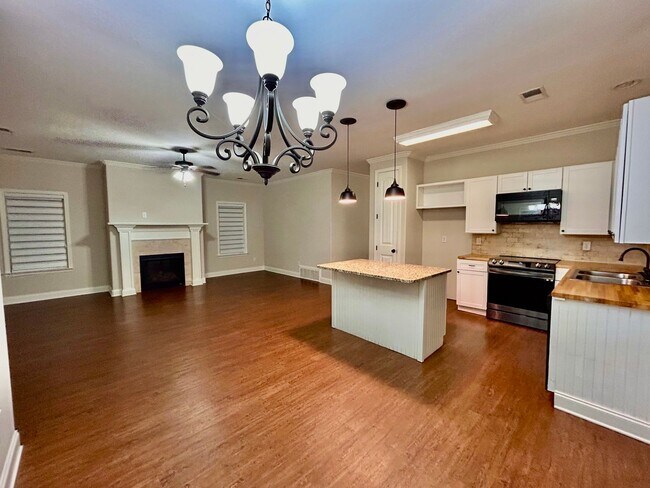 Foto del edificio - Nice 4 bedroom 2 bath home in the heart of...