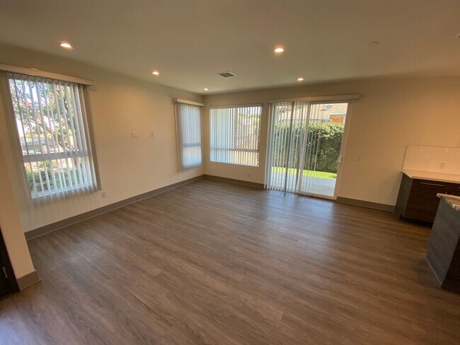 Building Photo - 6548 86th