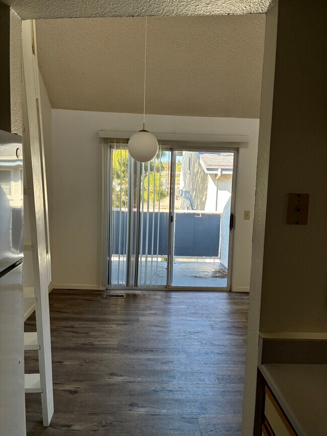 Comedor del salón/balcón - 1025 Southwood Dr