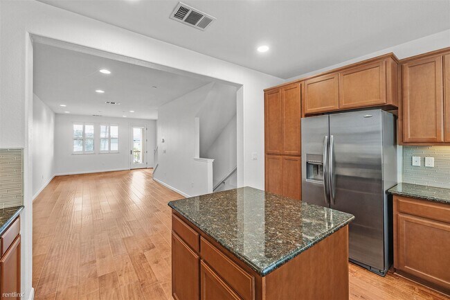 Building Photo - 2 br, 2 bath Townhome - 1127 Sunnybrae Bou...