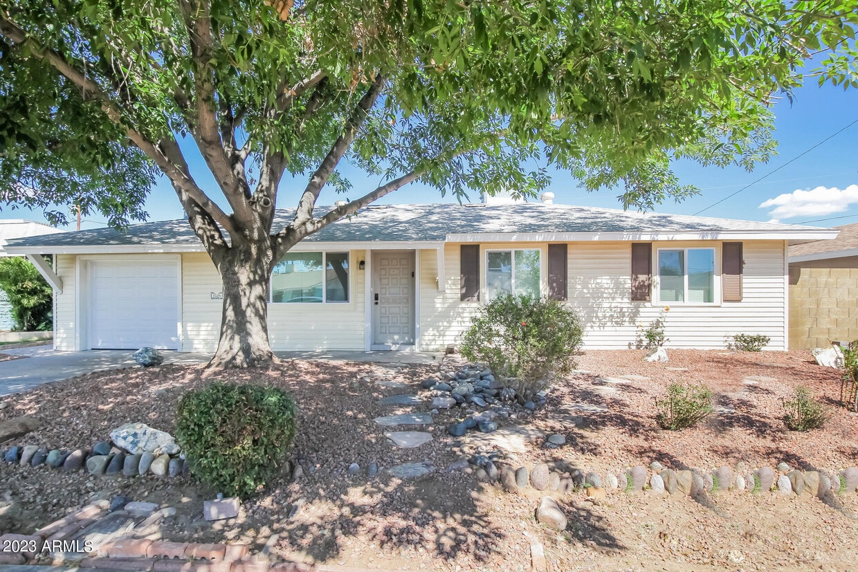 Foto principal - 2528 W Bloomfield Rd