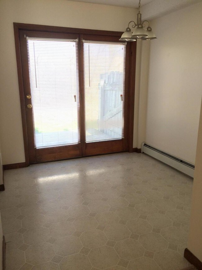 Building Photo - 323 Husson Ave