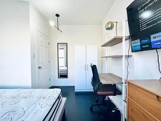 Foto del edificio - Furnished room/NOT APARTMENT
