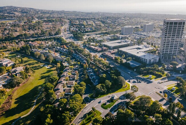 Foto del edificio - Fairway at Big Canyon