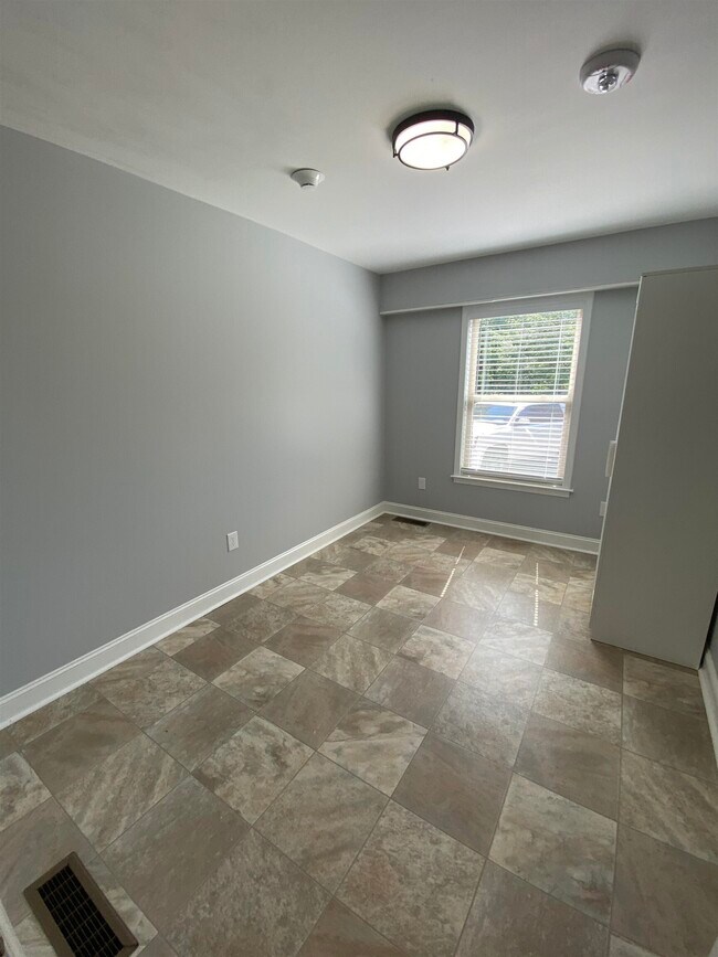 Building Photo - 1608 Black Mountain Rd