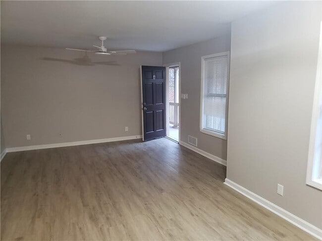Foto del edificio - 4911 Valley Dale Dr SW