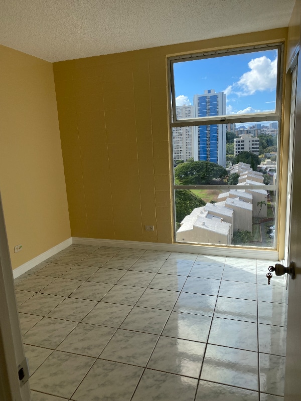 Building Photo - 1425 Liliha St