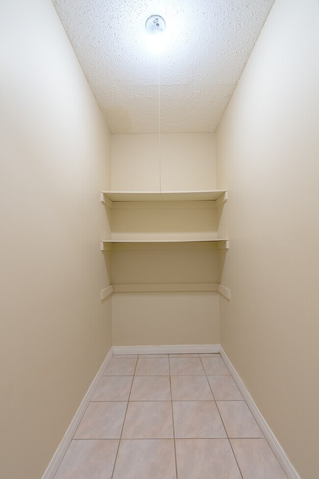 Photo du bâtiment - The Mountbatten Apartments