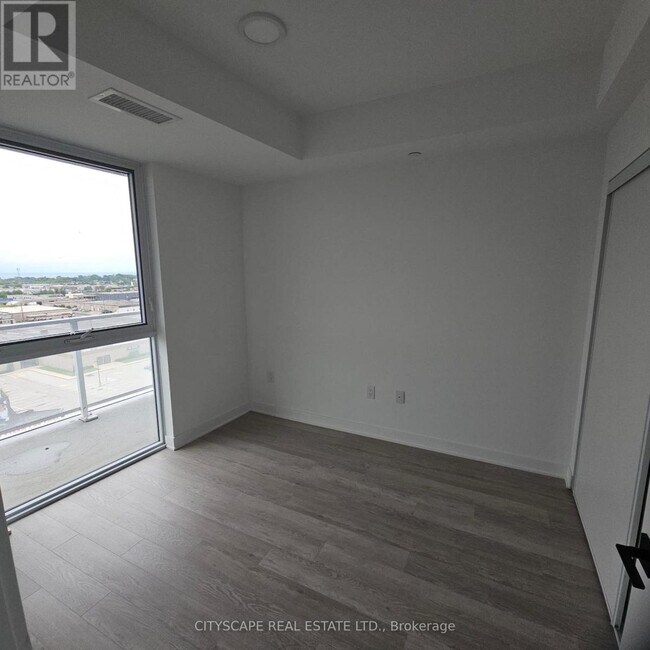 Photo du bâtiment - 2782 Barton St E