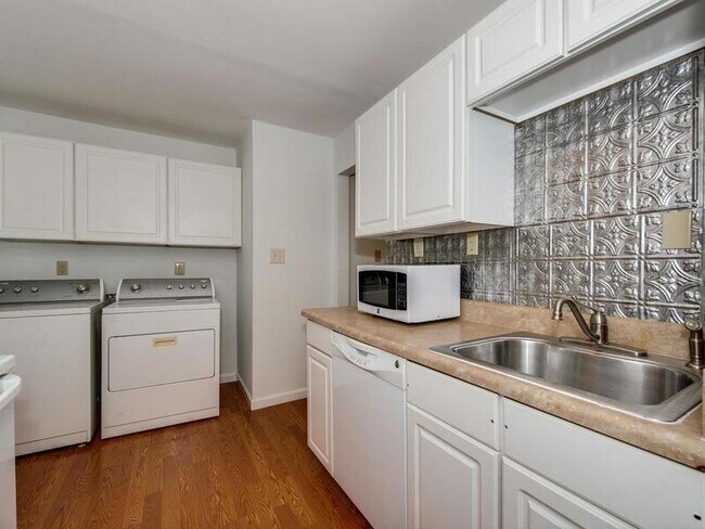 Foto del edificio - 5113 Valley Stream Rd