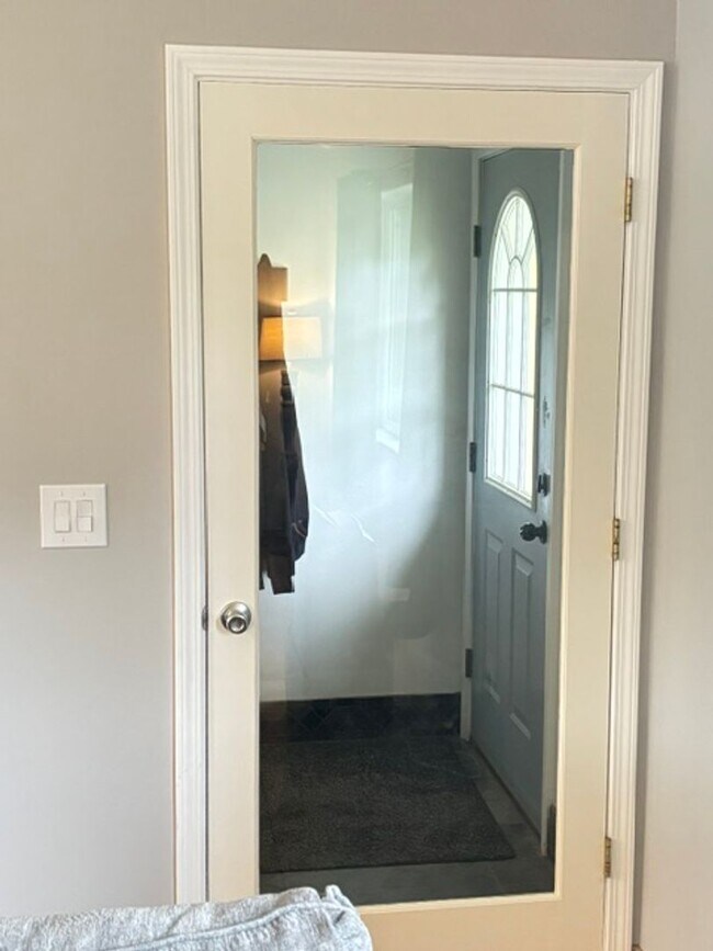 Building Photo - Remodeled Corner Lot Home with Mountain Views
