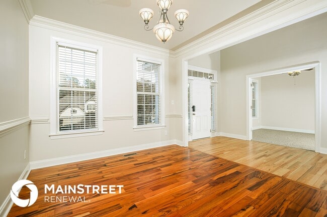 Building Photo - 165 Sutherland Dr