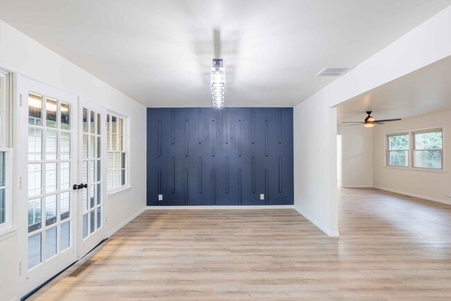 Building Photo - Beautifully Redone 3 Bedroom House! Availa...